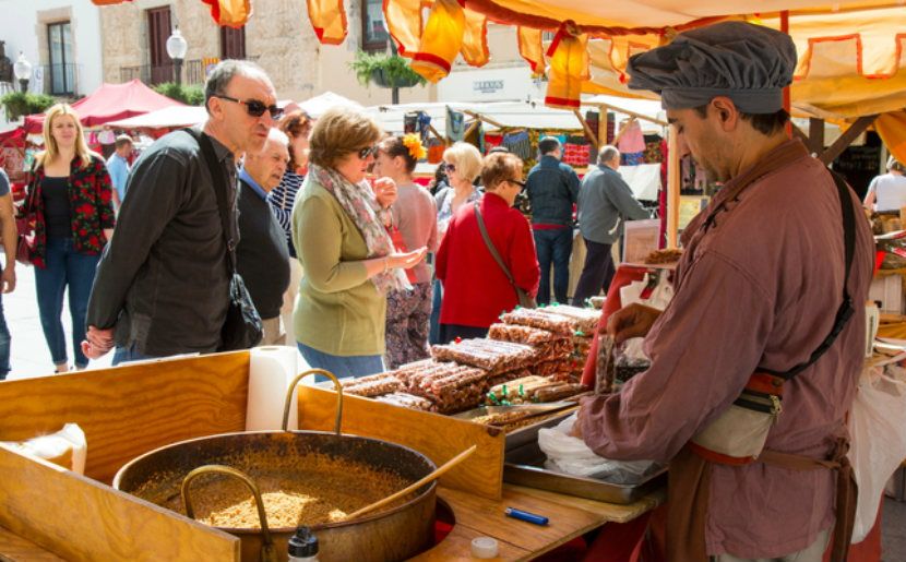 Paradeta del mercat d'època a la Fira Renaixentista de Calella