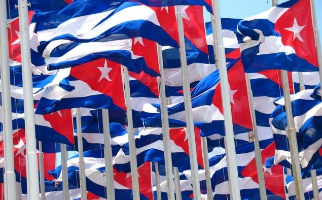 Banderes cubanes onejant a l'Havana Banderes cubanes onejant a l'Havana