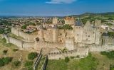 La riquesa de Ramon Berenguer I li va permetre comprar, entre el 1058 i el 1072, castells i terres com els comtats occitans de Rasès i Carcassona (a dalt, aspecte actual de la ciutat fortificada) La riquesa de Ramon Berenguer I li va permetre comprar, entre el 1058 i el 1072, castells i terres com els comtats occitans de Rasès i Carcassona (a dalt, aspecte actual de la ciutat fortificada)