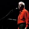 Raimon, un dels impulsors de la Nova Cançó, durant un concert a Sueca