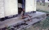 Una dona a un camp de refugiats de Biafra, víctima de la desnutrició Una dona a un camp de refugiats de Biafra, víctima de la desnutrició
