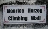 Placa commemorativa de Maurice Herzog al Museu Internacional de la Muntanya a Pokhara, al Nepal Placa commemorativa de Maurice Herzog al Museu Internacional de la Muntanya a Pokhara, al Nepal