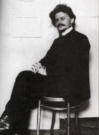 Fotografia de Lev Trotski a la seva cel·la de la fortalesa de Sant Pere i Sant Pau, a Sant Petersburg