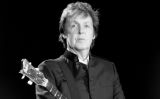 Paul McCartney durant una actuació l'any 2010 Paul McCartney durant una actuació l'any 2010