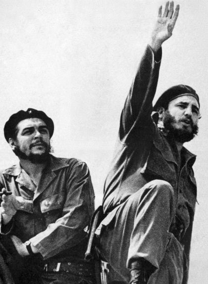 Ernesto Guevara (a l'esquerra) i Fidel Castro (a la dreta)