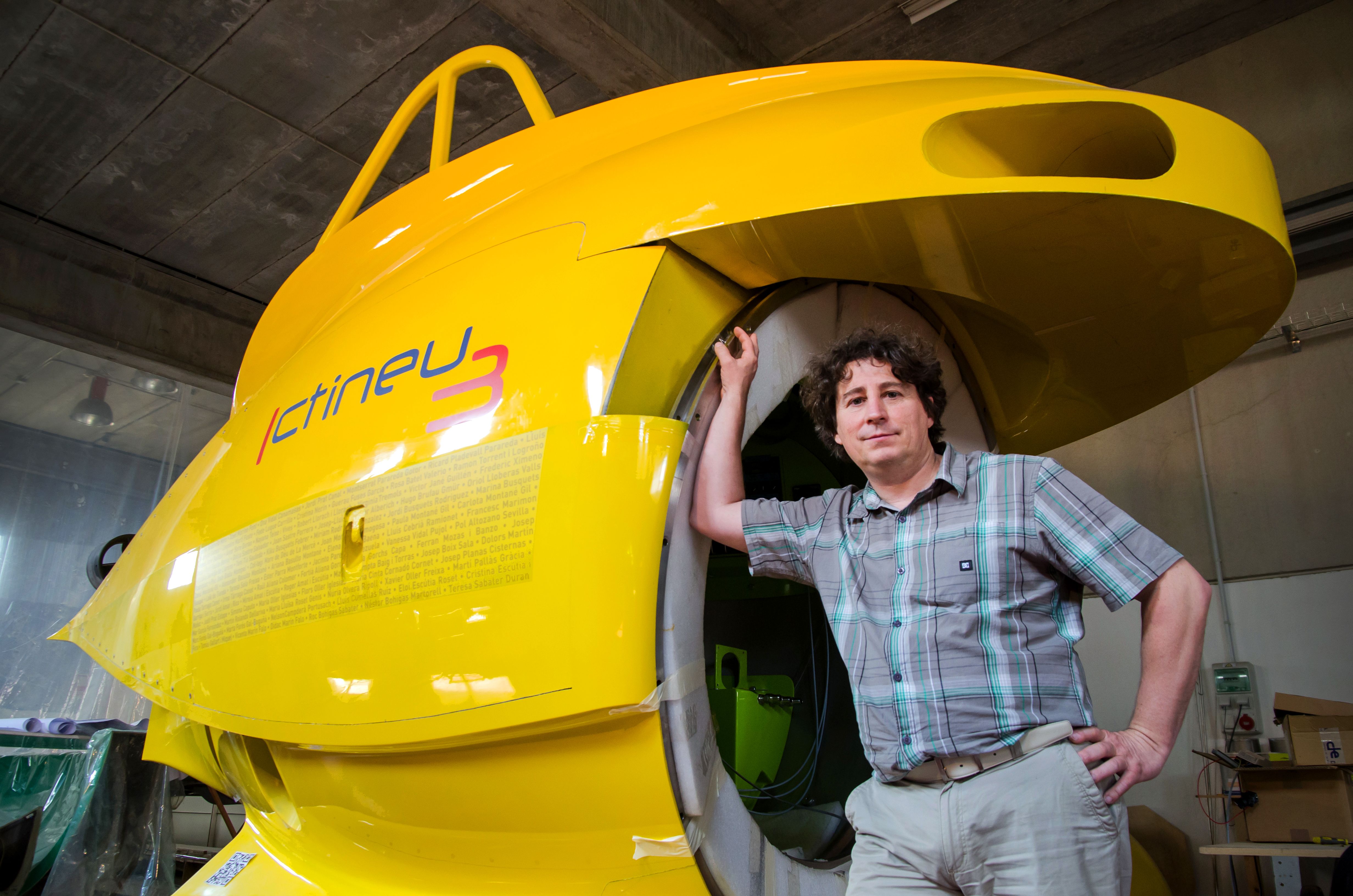 Forès a bord de l’Ictineu 3, el primer submarí civil català per a usos científics