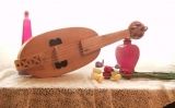 La fídula (la de la imatge, de cinc cordes) és l'instrument amb què normalment apareixien representats els joglars. És el precedent de la viola renaixentista i del violí modern