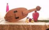 La fídula (la de la imatge, de cinc cordes) és l'instrument amb què normalment apareixien representats els joglars. És el precedent de la viola renaixentista i del violí modern La fídula (la de la imatge, de cinc cordes) és l'instrument amb què normalment apareixien representats els joglars. És el precedent de la viola renaixentista i del violí modern