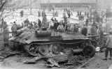 Un tanc soviètic T34-85 a Budapest durant la revolució hongaresa del 1956 Un tanc soviètic T34-85 a Budapest durant la revolució hongaresa del 1956
