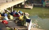 Refugiats afganesos dormint sota un pont a França Refugiats afganesos dormint sota un pont a França