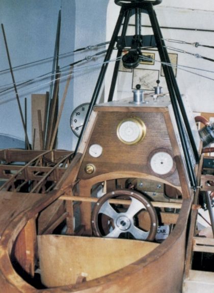 Interior de la rèplica del 'Monocoque' realitzada per la Fundació Parc Aeronàutic de Catalunya Interior de la rèplica del 'Monocoque' realitzada per la Fundació Parc Aeronàutic de Catalunya