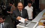 Abdelaziz Bouteflika votant durant les eleccions legislatives de 2012 Abdelaziz Bouteflika votant durant les eleccions legislatives de 2012