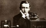Fotografia publicitària amb Guglielmo Marconi i la seva ràdio