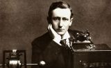 Fotografia publicitària amb Guglielmo Marconi i la seva ràdio Fotografia publicitària amb Guglielmo Marconi i la seva ràdio
