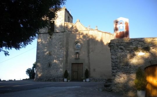 Façana del Santuari de la Mare de Déu del Far, al municipi de Susqueda, a La Selva