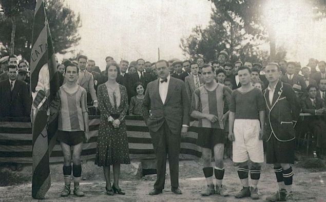 Josep Sunyol presidint un acte esportiu