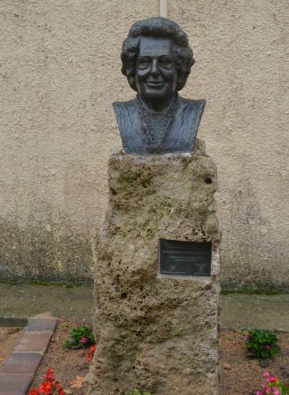 Bust de Mercè Rodoreda a la plaça de la Rectoria de Romanyà de la Selva Bust de Mercè Rodoreda a la plaça de la Rectoria de Romanyà de la Selva