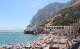 La Catalan Bay ('badia dels catalans'), un poble de pescadors a la costa de Gibraltar en honor dels prop de 300 catalans que hi van lluitar