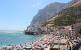 La Catalan Bay ('badia dels catalans'), un poble de pescadors a la costa de Gibraltar en honor dels prop de 300 catalans que hi van lluitar La Catalan Bay ('badia dels catalans'), un poble de pescadors a la costa de Gibraltar en honor dels prop de 300 catalans que hi van lluitar