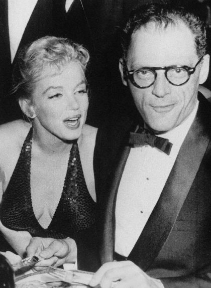 Marilyn Monroe i Arthur Miller a París el 1957 Marilyn Monroe i Arthur Miller a París el 1957