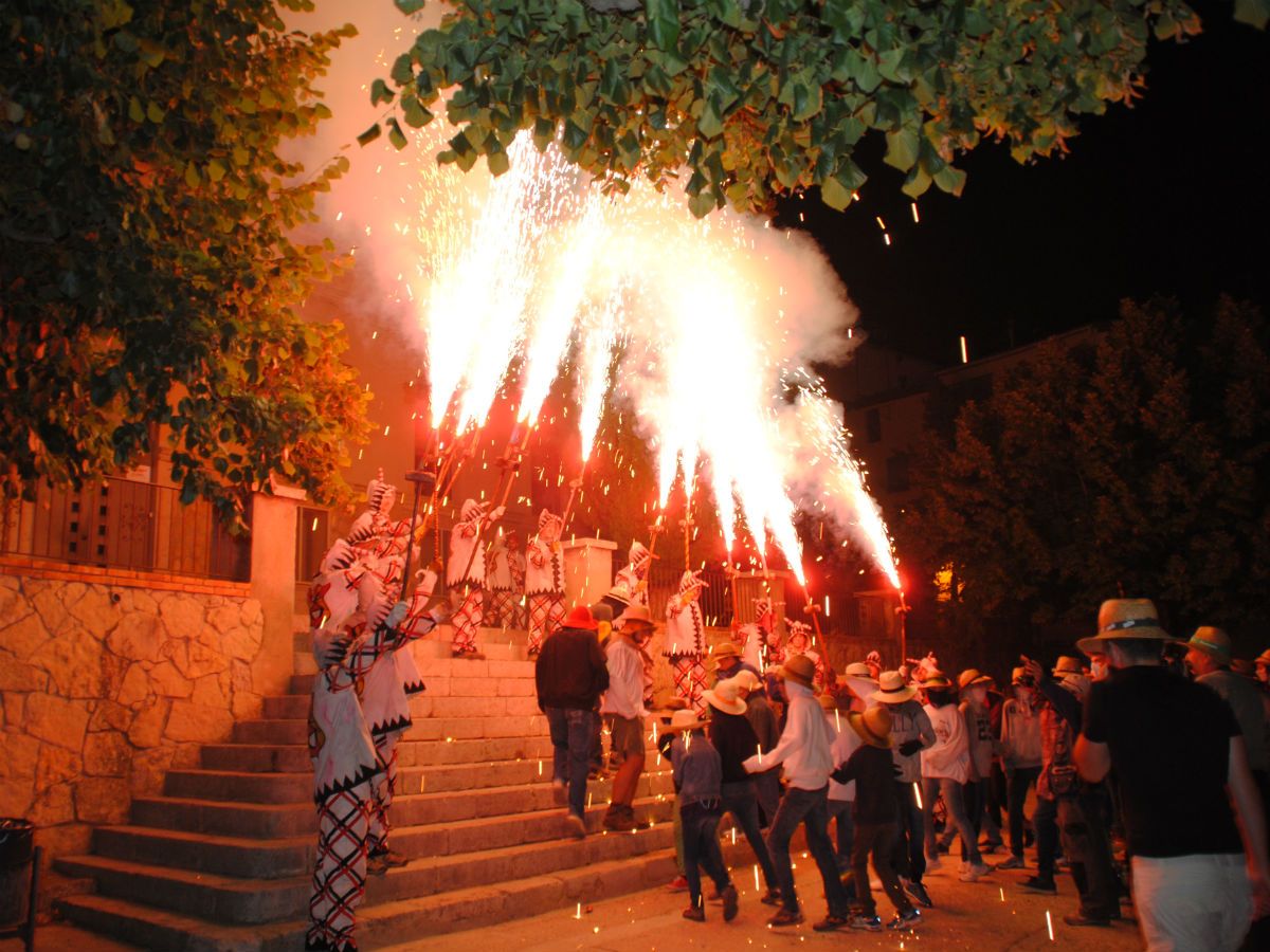 Celebració d'un correfoc durant la Festa Major de Falset