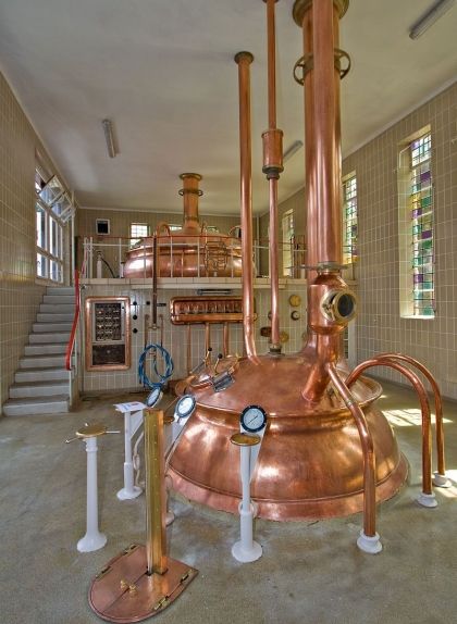 Fàbrica de cervesa a l'abadia de Notre-Dame de Saint-Rémy, a Bèlgica Fàbrica de cervesa a l'abadia de Notre-Dame de Saint-Rémy, a Bèlgica