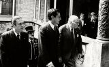 Adolfo Suárez i Josep Tarradellas en arribar al Palau de la Generalitat, el 21 d'octubre de 1977 Adolfo Suárez i Josep Tarradellas en arribar al Palau de la Generalitat, el 21 d'octubre de 1977