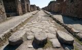 Estat actual d'un dels carrers de la ciutat romana de Pompeia 