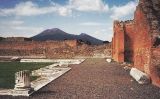 Vista actual del Vesuvi des de Pompeia