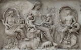 Detall de l'Ara Pacis, erigit el 13 aC en honor de l'emperador August després de les seves victorioses campanyes a Hispània i la Gàl·lia Detall de l'Ara Pacis, erigit el 13 aC en honor de l'emperador August després de les seves victorioses campanyes a Hispània i la Gàl·lia