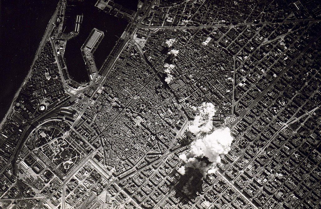 Bombardeig de Barcelona, el 17 de març del 1938, vist des d'un bombarder italià