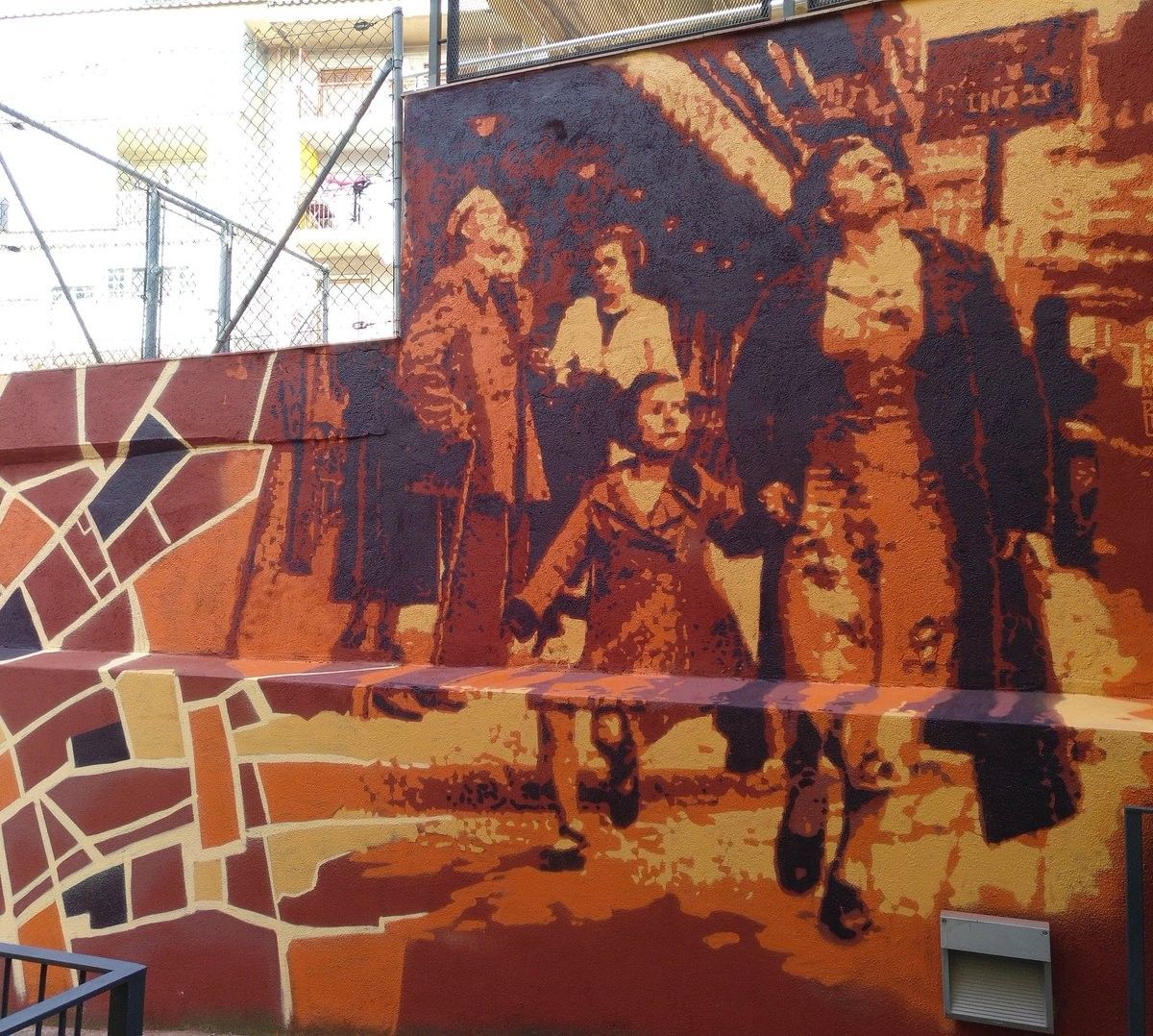 Part del mur pintat per l'artista Roc Blackblock a Can Joch