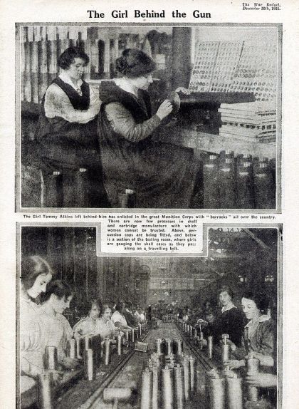 Dues imatges de dones treballant a fàbriques de munició angleses publicades el 1915 a la revista 'The War Budget' Dues imatges de dones treballant a fàbriques de munició angleses publicades el 1915 a la revista 'The War Budget'
