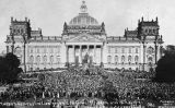 Manifestació contra el tractat de Versalles davant del Reichstag, el 15 de maig de 1919 Manifestació contra el tractat de Versalles davant del Reichstag, el 15 de maig de 1919