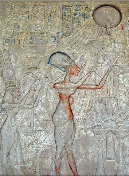 Relleu de Nefertiti, Akhenaton i les seves filles adorant Aton