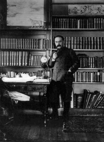 Kipling al seu estudi a Naulakha (Vermont, els Estats Units), el 1895 Kipling al seu estudi a Naulakha (Vermont, els Estats Units), el 1895