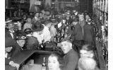 Un bar de Chicago el 15 gener del 1920 - Wikimedia Commons Un bar de Chicago el 15 gener del 1920 - Wikimedia Commons