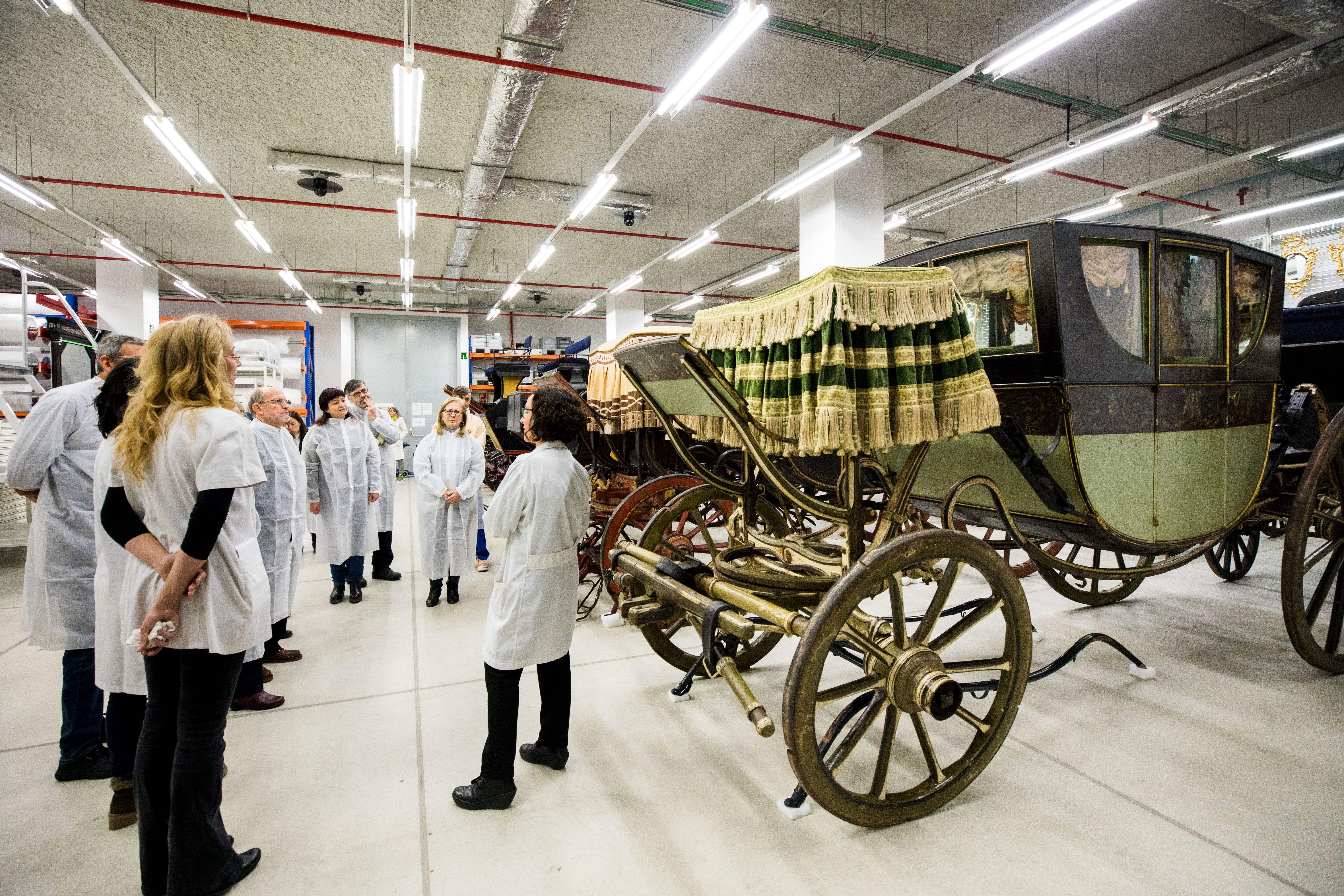 Visita a un dels espais restringits del Museu del Disseny en una edició anterior de l''iN Museu'