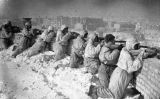 Soldats russos defensant una posició durant la batalla de Stalingrad Soldats russos defensant una posició durant la batalla de Stalingrad