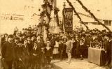 Col·locació de la primera pedra del Palau de la Música el 23 d'abril del 1905, en un acte presidit pel penó de l'Orfeó Català