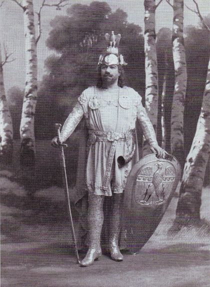 Fotografia del 1892 del tenor Francisco Viñas en el paper de Lohengrin Fotografia del 1892 del tenor Francisco Viñas en el paper de Lohengrin