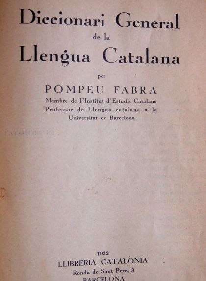 Portada de la primera edició del 'Diccionari general de la llengua catalana' de Pompeu Fabra Portada de la primera edició del 'Diccionari general de la llengua catalana' de Pompeu Fabra