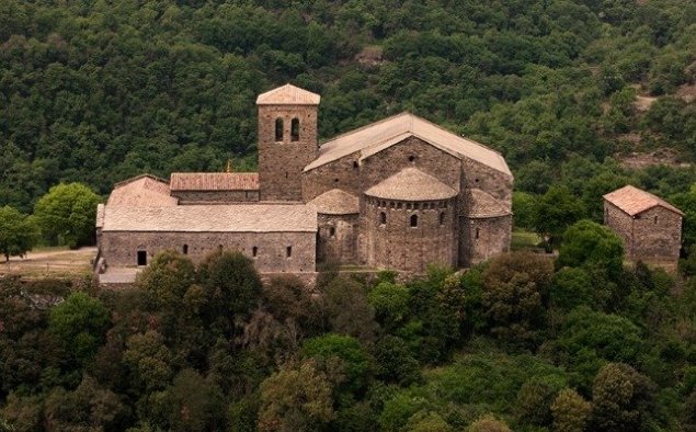 El monestir benedictí de Sant Pere de Caserres, a les Masies de Roda
