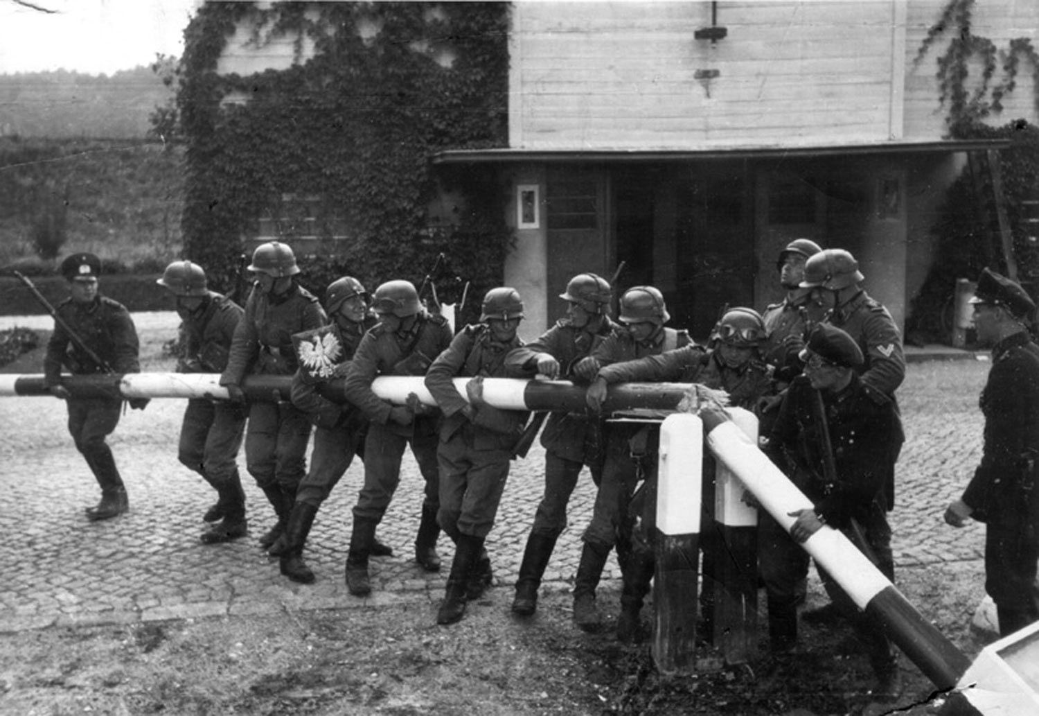 La Wehrmacht creuant la frontera polonesa l'1 de setembre de 1939