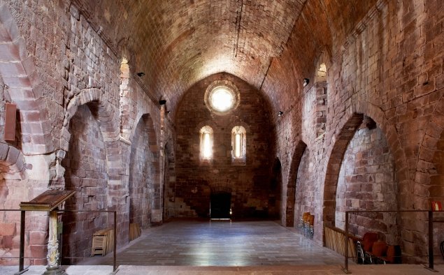 Interior de l'església del castell monestir d'Escornalbou