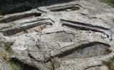 Tombes antropomòrfiques al jaciment de l'Esquerda Tombes antropomòrfiques al jaciment de l'Esquerda