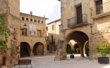 La plaça de l'Església d'Horta de Sant Joan La plaça de l'Església d'Horta de Sant Joan