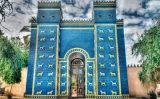 Representació de la porta d'Ishtar, a Babilònia. La porta es conserva al Museu de Pèrgam de Berlín
