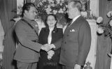 Fulgencio Batista (esquerra) amb la seva primera esposa, Elisa Godinez-Gómez durant una visita a Washington D.C. el 1938