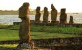 Moai de l''ahu' Tahai, un dels més antics de l'illa Moai de l''ahu' Tahai, un dels més antics de l'illa